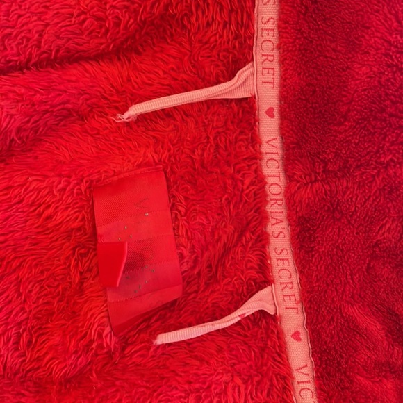 Victoria Secret plush soft robe - Picture 6 of 6